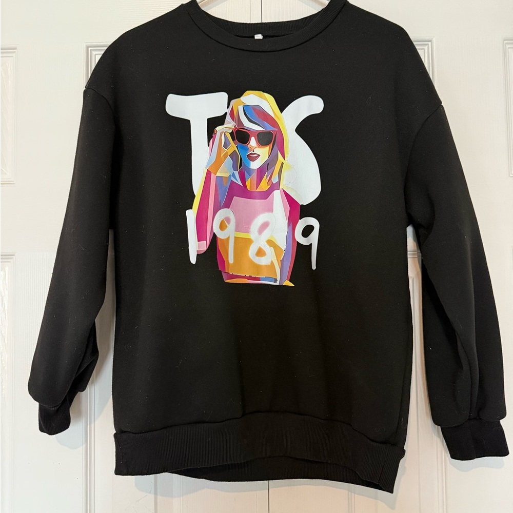 Taylor Swift 1989 Black Graphic Sweatshirt women’s small
